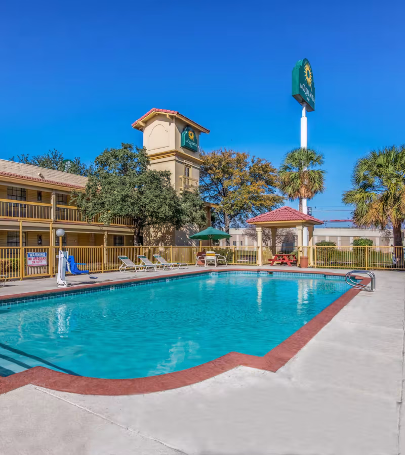 53409_pool_view_1